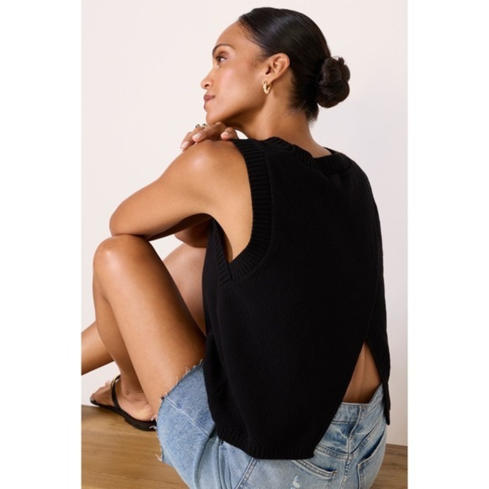 EVEREVE Beck Cross Back Tank Black Cotton Knit Sweater Tank Medium NWT Preppy